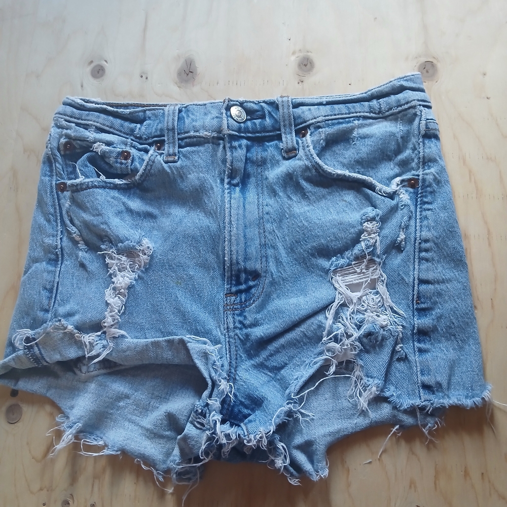 Abercrombie & Fitch Light Blue High Rise Mom Jean Denim Shorts Distressed 28/6